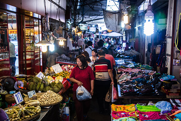 A busy and vibrant Thai market